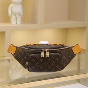 This Rush waist bag is crafted from soft Monogram canvas, blending functionality with contemporary style.A beaded zipper pull opens the front zippered pocket, securely holding your phone, keys, and cards. The main zippered compartment provides space for daily essentials, while an adjustable strap and top leather handle offer versatile carrying options. 15 x 8 x 30 cm (H x W x L)